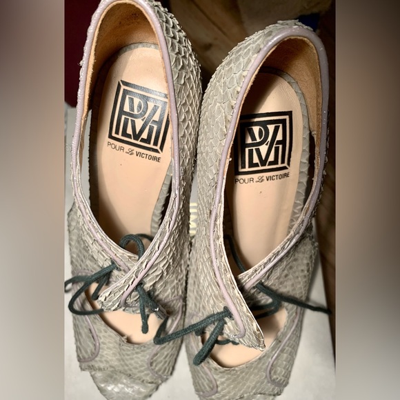 Pour La Victoire gray snakeskin embossed open toe stiletto - Picture 12 of 16